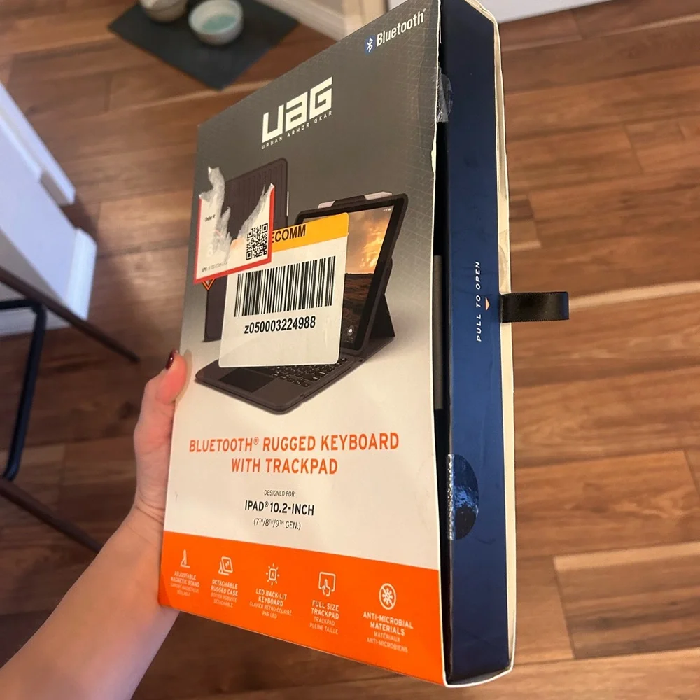 UAG 10.2” iPad Bluetooth keyboard case